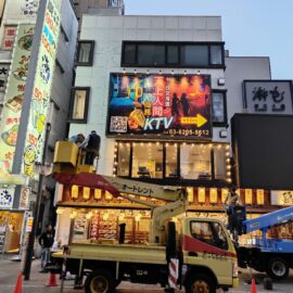 繁華街 飲食ビル サイン工事